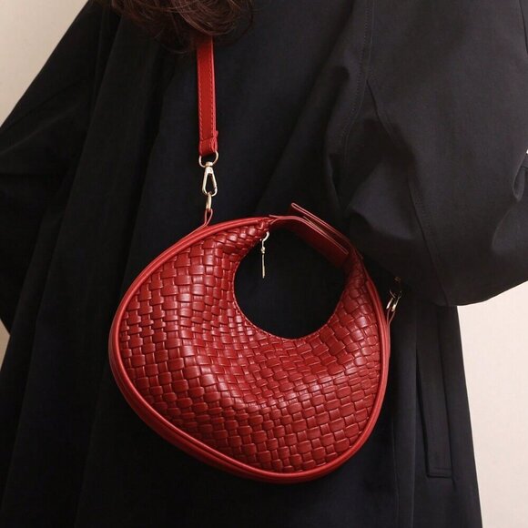 Red Vintage Women's Plain Faux Leather Moon-Shaped Bag With Zipper Closure - Picture 3 of 6